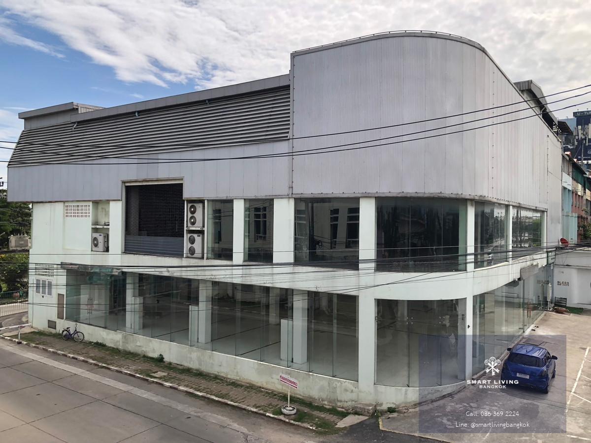 ให้เช่าโชว์รูมใกล้สนามบินสุวรรณภูมิ!✨ขนาดใหญ่ 2,100 ตร.ม พร้อมเช่า สนใจโทร 0863692224