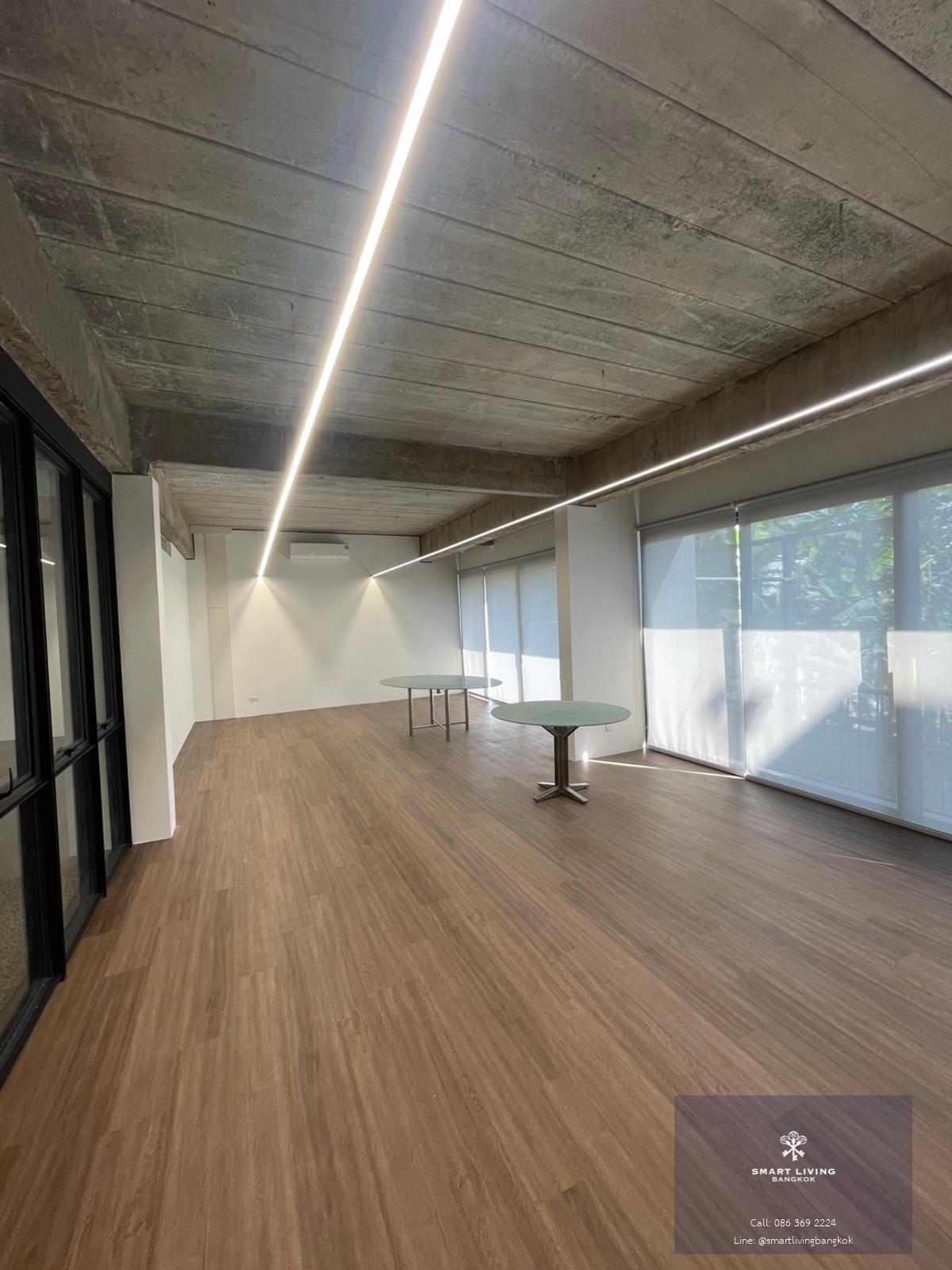 🔥ให้เช่าโฮมออฟฟิศ ยูนิต A รีโนเวทใหม่ ขนาด  300 ตร.ม. | สามารถเข้าได้จากรัชดา 32/ลาดพร้าว 35 | พื้นที่ใหม่ยังไม่มีคนเช่า | พร้อมที่ชาร์จ รถEV | พร้อมที่จอดรถมากถึง 4 คัน