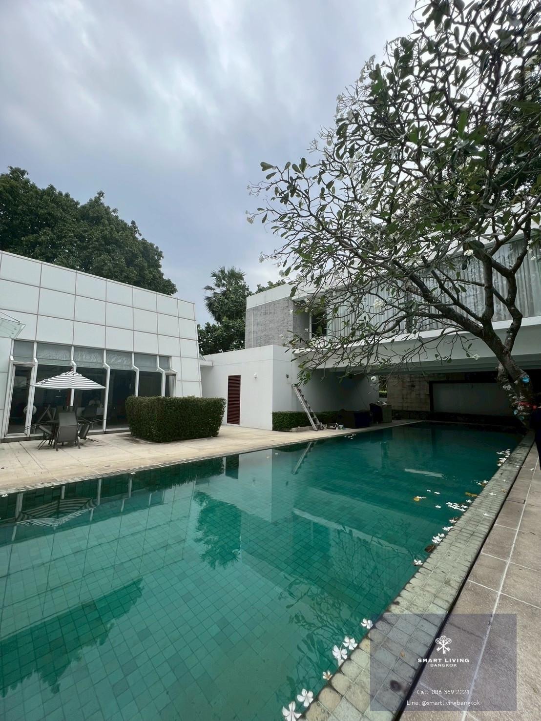 ปล่อยเช่าและขาย บ้านเดี่ยวระดับซูเปอร์ลักชัวรี  แปลงมุมวิวสวน บรรยากาศร่มรื่น ขนาดที่ดิน 1 ไร่ (4 ห้องนอน 5 ห้องน้ำ พร้อมสระว่ายน้ำ) เฟอร์นิเจอร์ครบ สังคมคุณภาพ ทำเลปากเกร็ด-แจ้งวัฒนะ ใกล้ รร.นานาชาติ ISB ในระยะเดินถึง