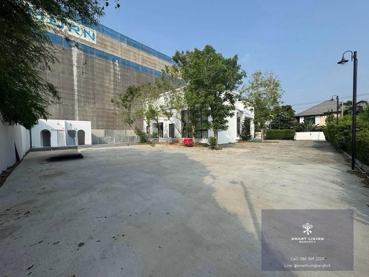 ขายอาคารบนที่ดินขนาดใหญ่  พร้อมผู้เช่าสัญญาถึง เมษายน 2570 ย่านแบริ่ง ใกล้ BTS เพียง 3 นาที ขนาด 351 ตร.ว พร้อมที่จอดรถ 10 คัน เหมาะทำธุรกิจ