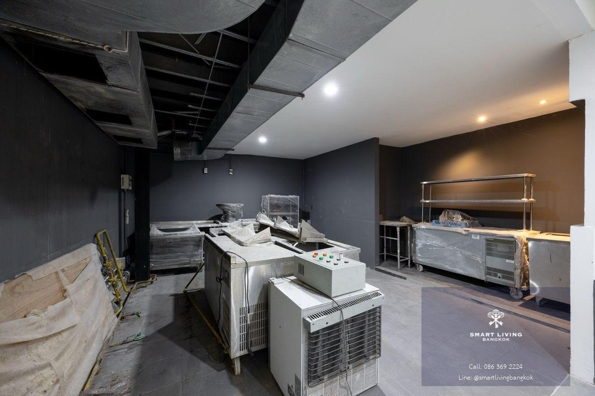 ให้เช่า อาคารพาณิชย์  Ekkamai  250 ตร.ม. รีโนเวทใหม่  แอร์ใหม่ ตกแต่งพร้อมใช้งาน (บ้านเปล่า)