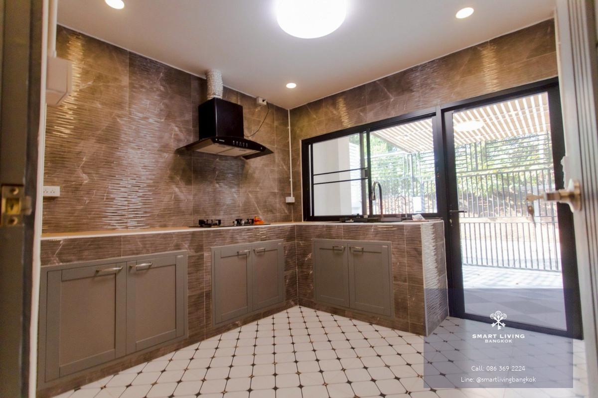 Large Home Office House in Huai Khwang Area | 6 Bedrooms 7 Bathrooms | Land 52 Sq.w. Access Multiple Roads ใกล้ MRT เหมาะทั้งอยู่อาศัยและทำธุรกิจ