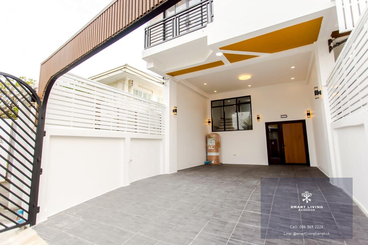 ขายทาวน์เฮาส์ 3ชั้น รีโนเวทใหม่ย่านประดิษฐ์มนูธรรม บ้านสวย งาน SPCทั้งหลัง งานมีเนียมเกรดดี ใกล้ทางด่วน พร้อมขาย