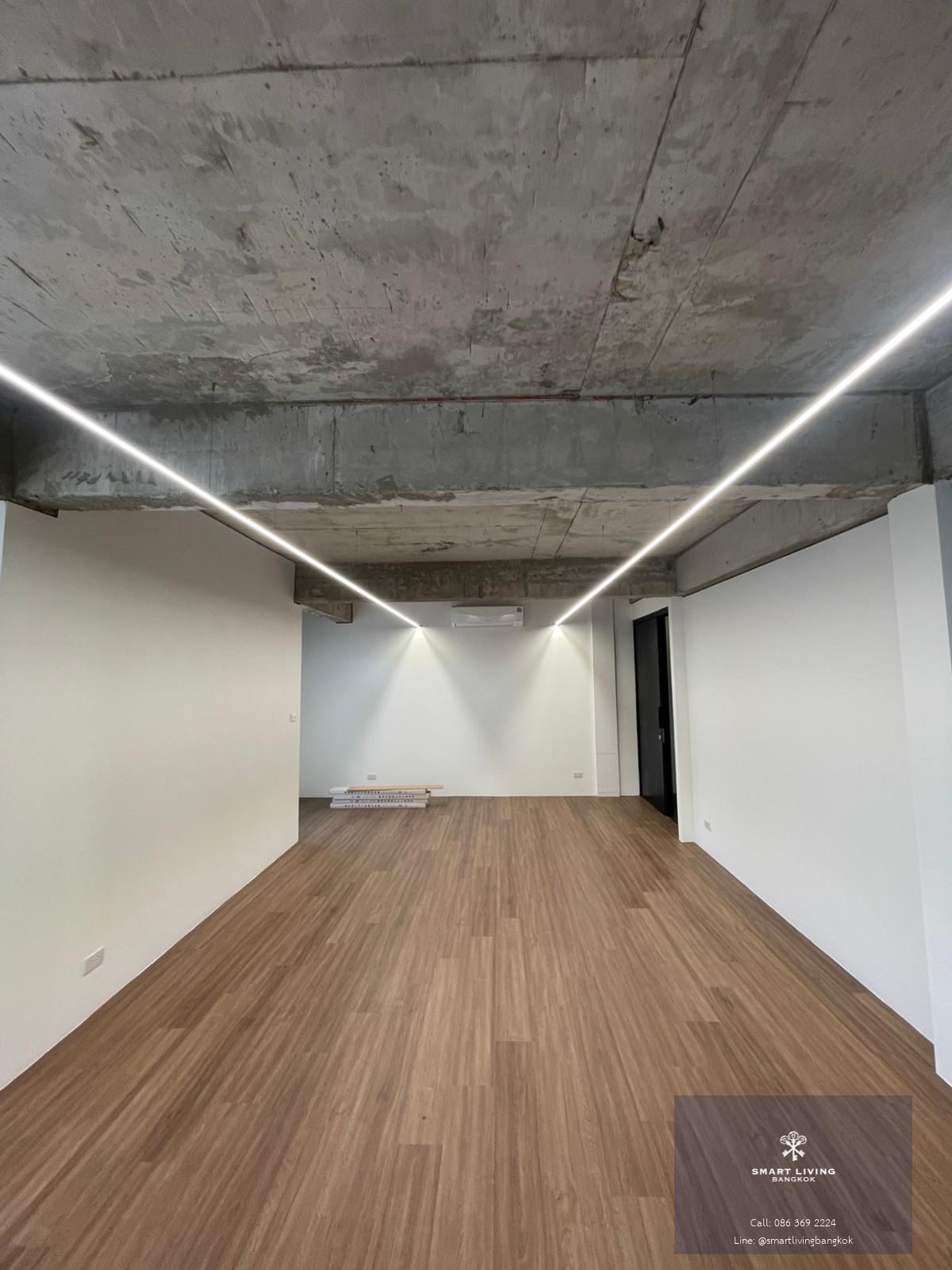 ❤️‍🔥ให้เช่าโฮมออฟฟิศ ยูนิต B รีโนเวทใหม่ ขนาด  300 ตร.ม. | สามารถเข้าได้จากรัชดา 32/ลาดพร้าว 35 | พื้นที่ใหม่ยังไม่มีเคยปล่อยเช่า | พร้อมที่ชาร์จรถ EV | ที่จอดรถมากถึง 4 คัน | ใกล้รถไฟฟ้า BTS: รัชโยธิน , พหลโยธิน 24 และ MRT: ลาดพร้าว