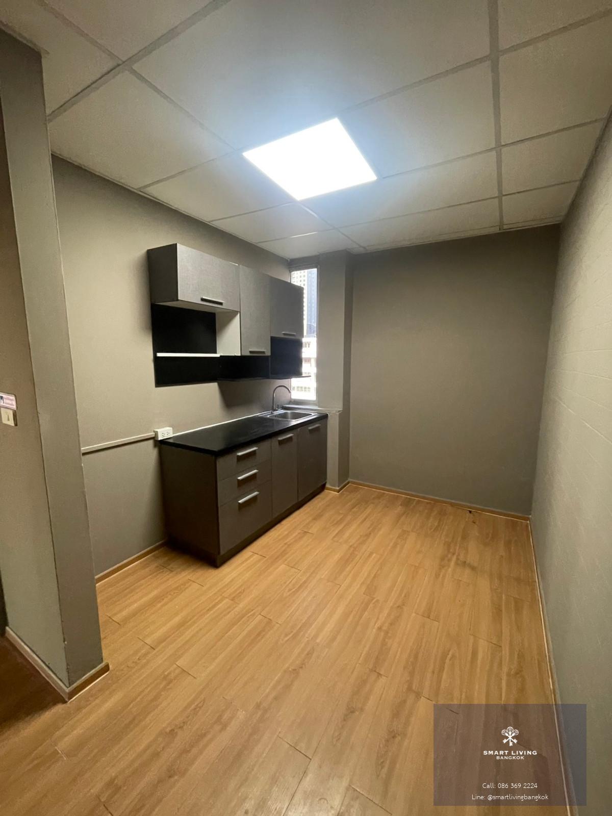 ให้เช่า ออฟฟิศรีโนเวทใหม่  แถวสุขุมวิท 370 ตร.ม. ใกล้BTS พร้อมพงษ์