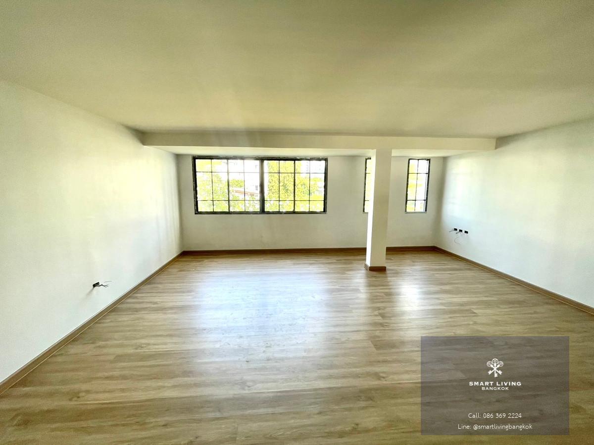 ให้เช่า  Townhouse  แถว สุขุมวิท 31   สามารถทำเป็นโฮมออฟฟิศได้ รีโนเวทใหม่พร้อมเข้าอยู่