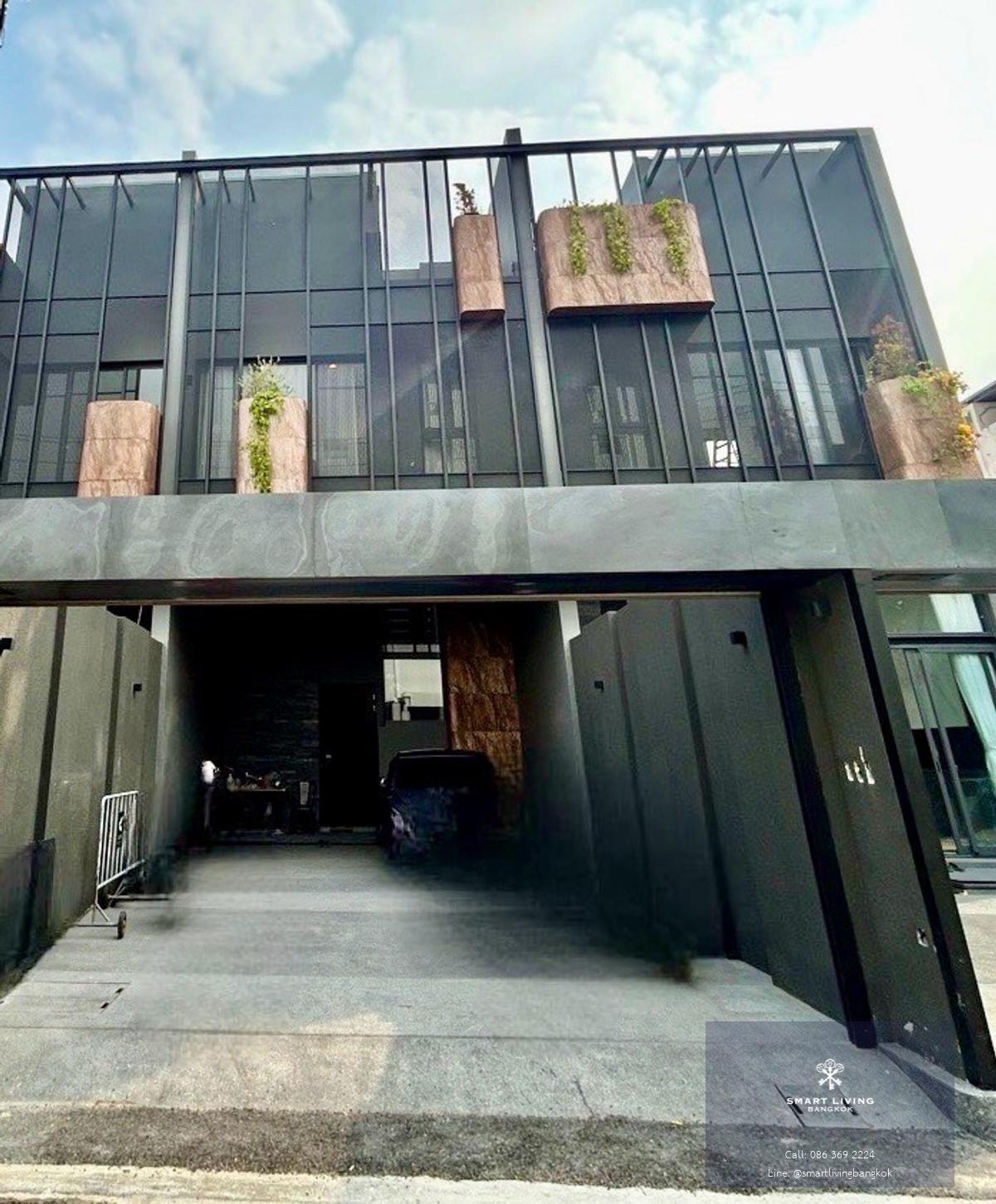 ทาวน์โฮมหรู 3 ชั้น แอล คิว สตรีวิทยา 2 ย่านเลียบด่วนรามอินทรา ใกล้เซ็นทรัลอีสต์วิลล์ เดินทางเข้าเมืองง่าย