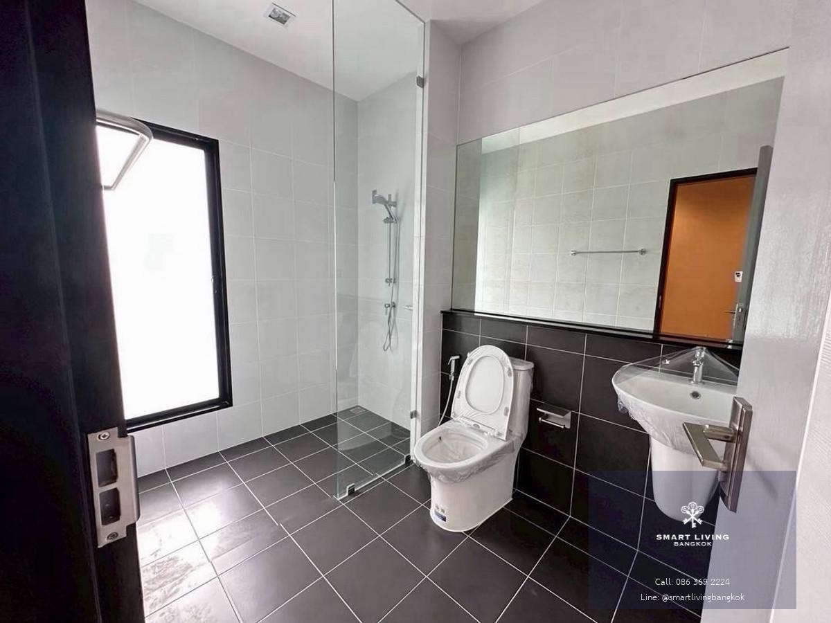 ทาวน์โฮมให้เช่า โชคชัย 4 สตรีวิทยา 2 พื้นที่ใช้สอย 300 ตร.ม ฟังก์ชันครบ รองรับทั้งอยู่อาศัยและทำธุรกิจ