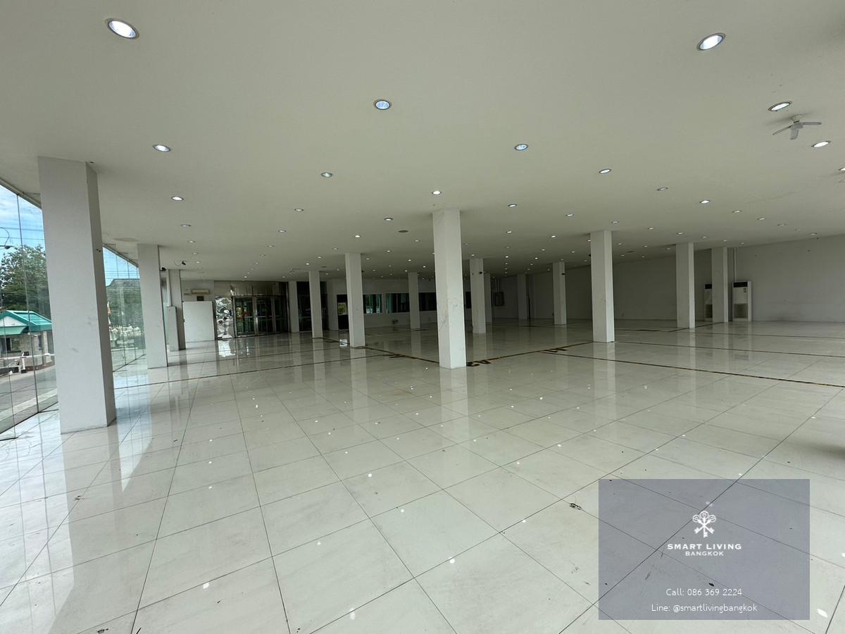 ให้เช่าโชว์รูมใกล้สนามบินสุวรรณภูมิ!✨ขนาดใหญ่ 2,100 ตร.ม พร้อมเช่า สนใจโทร 0863692224