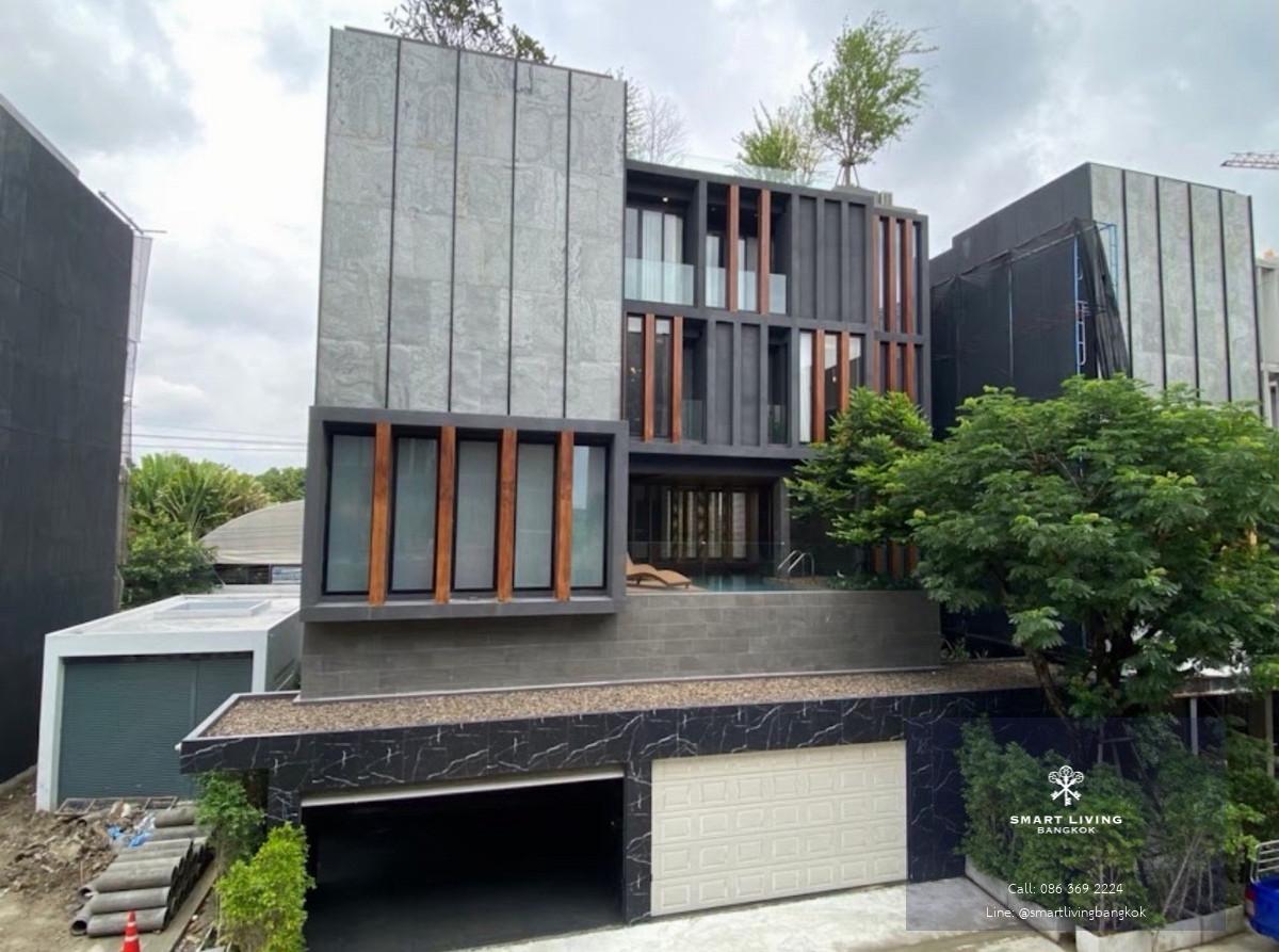 บ้านเดี่ยว Ultra Luxury ศรีนครินทร์ 5 ห้องนอน พร้อมสระว่ายน้ำและลิฟต์ส่วนตัว ใกล้ Paradise Park และ Berkeley International School