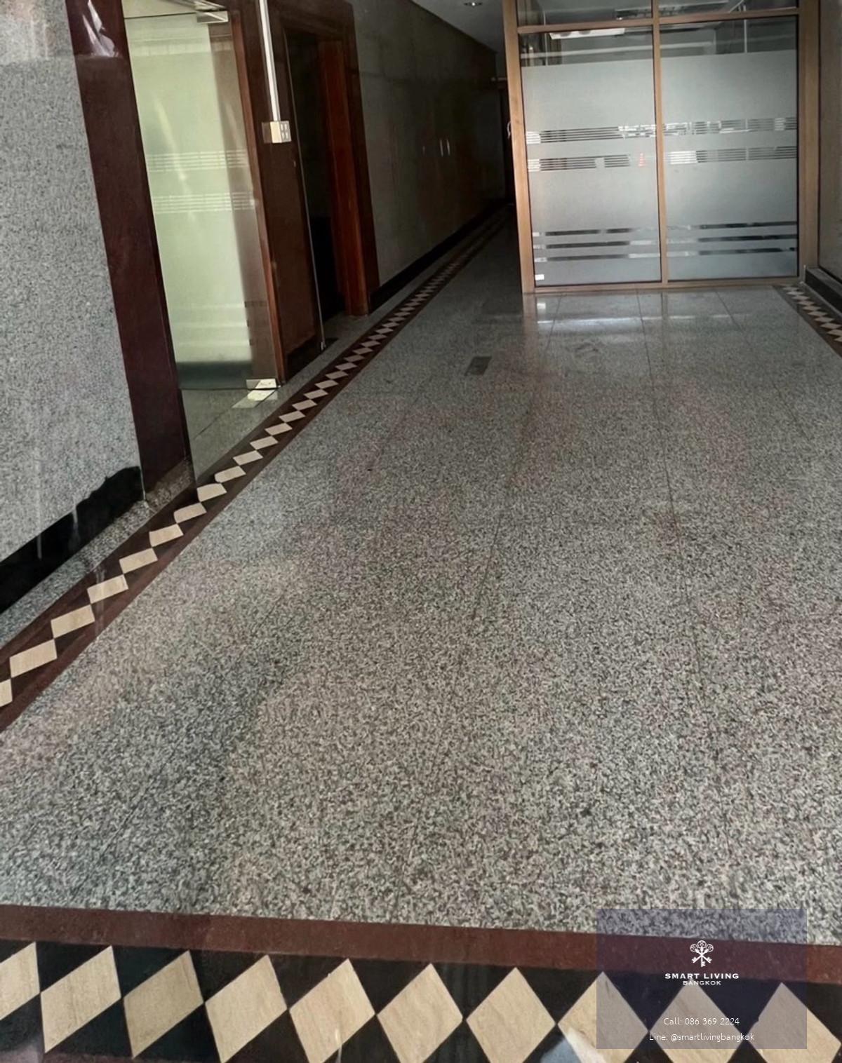 ให้เช่าอาคารพาณิชย์ 2 คูหา ติดถนนพหลโยธิน ทำเลสนามเป้า พื้นที่ใหญ่ จอดรถหน้าอาคารได้