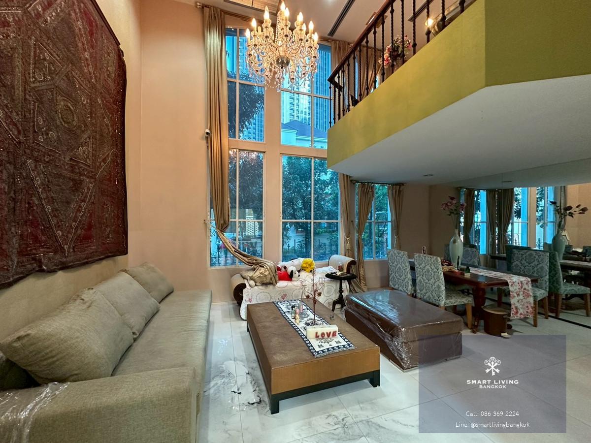 ทาวน์เฮ้าส์ระดับ Luxury ในย่านทองหล่อ หนึ่งในทำเลที่อยู่อาศัยระดับ Prime ของกรุงเทพ เหมาะสำหรับครอบครัว ผู้บริหาร หรือชาวต่างชาติที่ต้องการอยู่อาศัยใจกลางสุขุมวิท พื้นที่ใช้สอยขนาดใหญ่ ฟังก์ชันครบ ใกล้BTSทองหล่อ ร้านอาหารCommunity Mall และโรงเรียนนานาชาติ