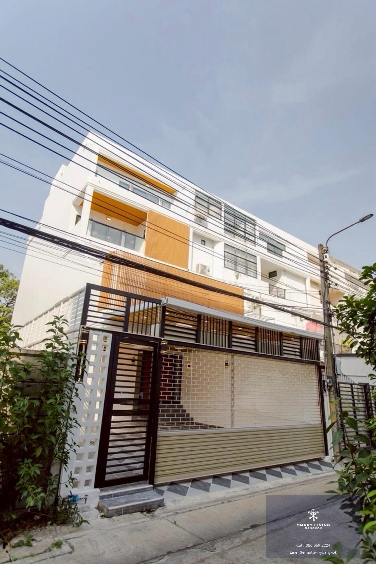 ขายทาวน์เฮาส์ ห้วยขวาง ประชาอุทิศ หลังใหญ่ 6 ห้องนอน 7 ห้องน้ำ จอดรถ 5-6 คัน ใกล้ MRT ห้วยขวาง เหมาะอยู่อาศัยหรือทำ Home Office