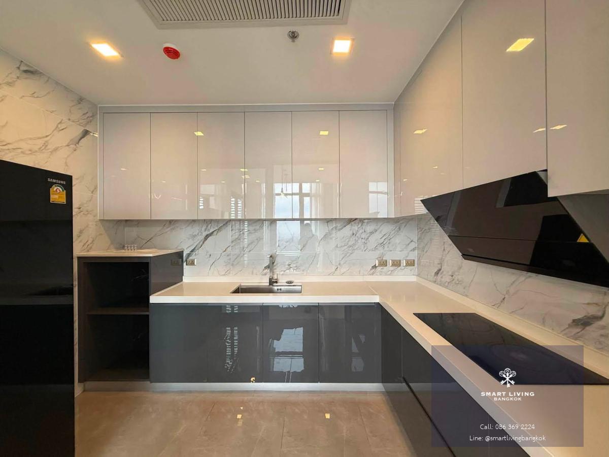 ให้เช่าเพนต์เฮาส์หรู 2 ชั้น (Duplex)  วิวพาโนรามา! 4 ห้องนอน ไซส์ใหญ่ 200 ตร.ม. ทำเลใจกลางพระราม 9-อโศก เดินเพียง 300 ม. ถึง MRT และเซ็นทรัล