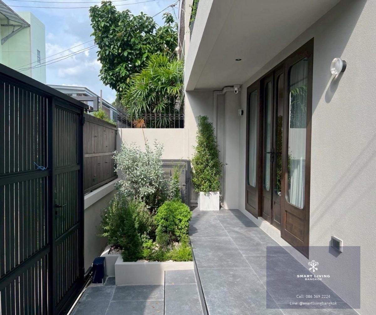 ขายและให้เช่าทาวน์เฮาส์รีโนเวท 4 ห้องนอน ใกล้ BTS พระโขนง สุขุมวิท เอกมัย เหมาะอยู่อาศัย โฮมออฟฟิศ หรือปล่อยเช่าลงทุน