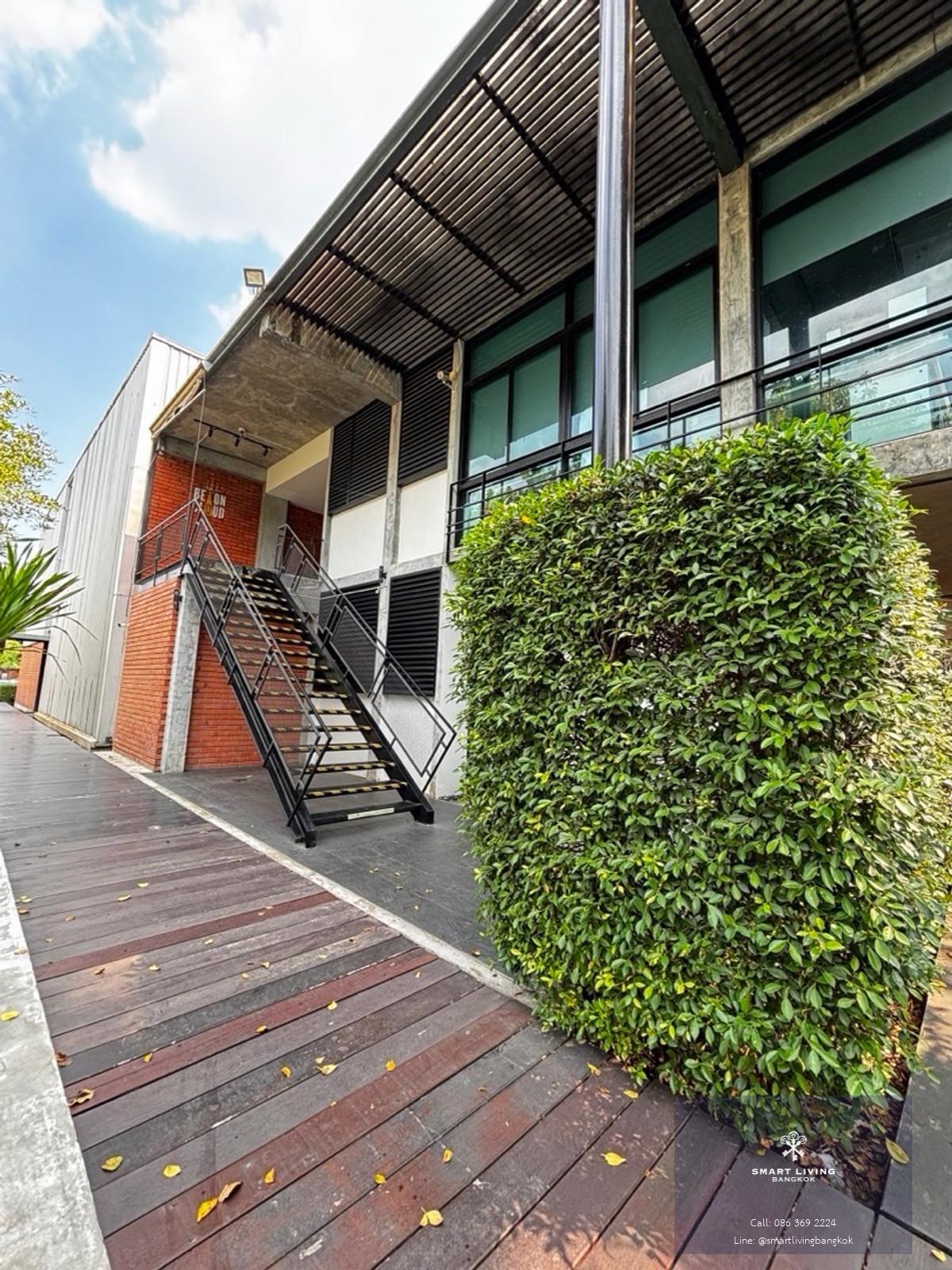 ขายอาคารสำนักงาน 9 อาคาร บนที่ดินผืนใหญ่ เลียบด่วนเอกมัย รามอินทรา ใกล้ Crystal Design Center และ Central EastVille เหมาะลงทุนหรือทำสำนักงานใหญ่