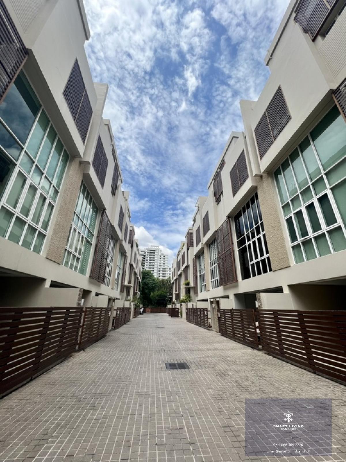 📢👇 Luxury 5-storeys , 2 combine house  for sale , with in-house lift, layout functional , 2 double volume living room1 hometheatre, 1 work-out room with jacuzzi