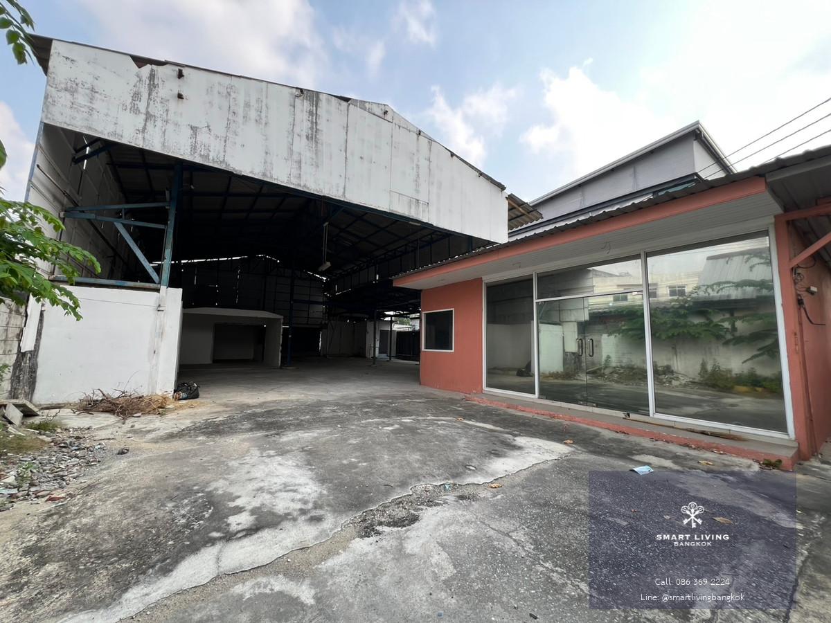 ให้เช่า/ขาย  โกดังพร้อมออฟฟิศ 103 ตร.ว.  พื้นที่นี้เป็นย่านที่ยอดนิยม  เดินทางเชื่อมต่อหลายถนนหลักได้สะดวก