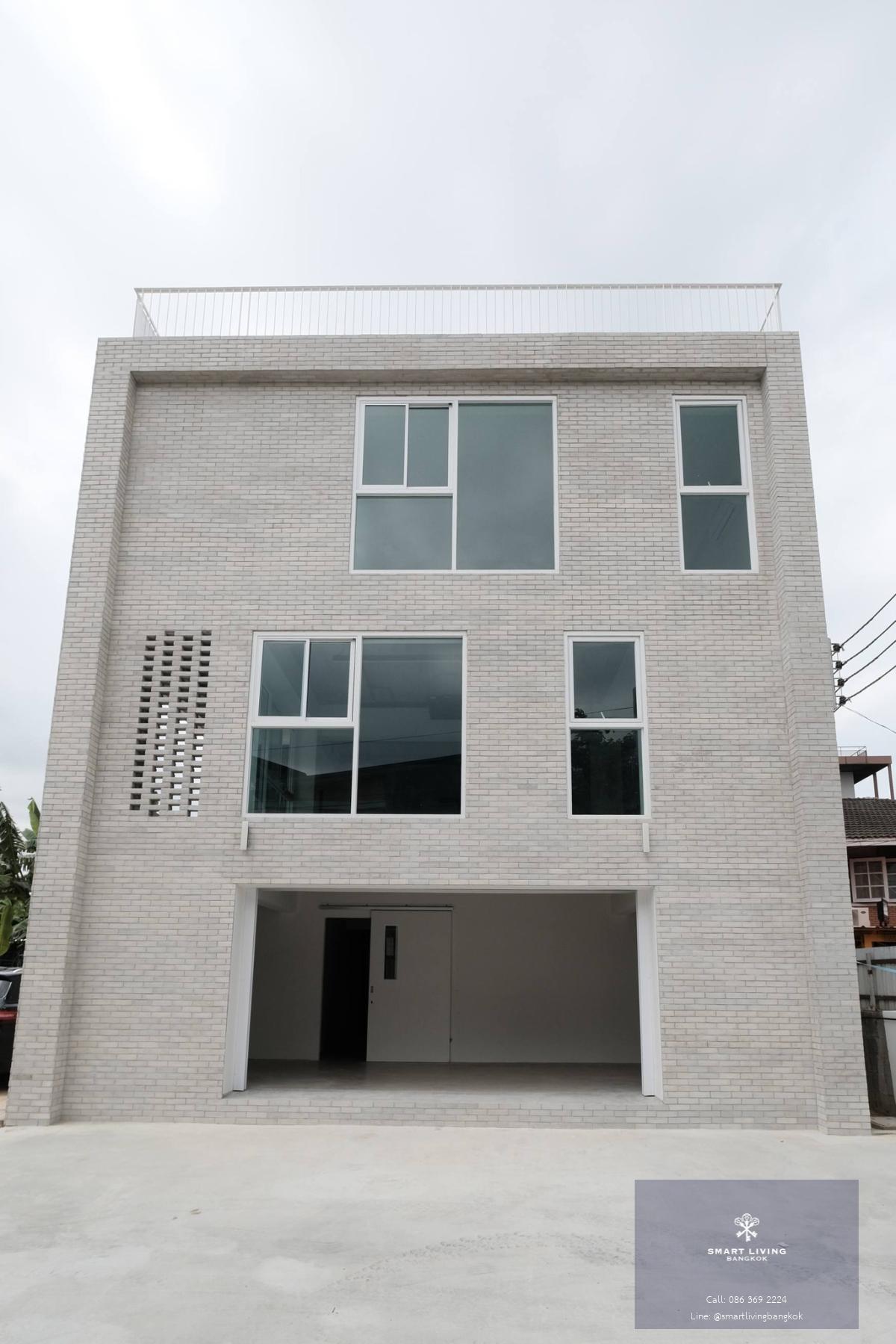 ขาย/เช่า ออฟฟิศ 4 ชั้น ลาดพร้าว 71 พื้นที่ 600ตร.ม. จอดรถ 30 คัน