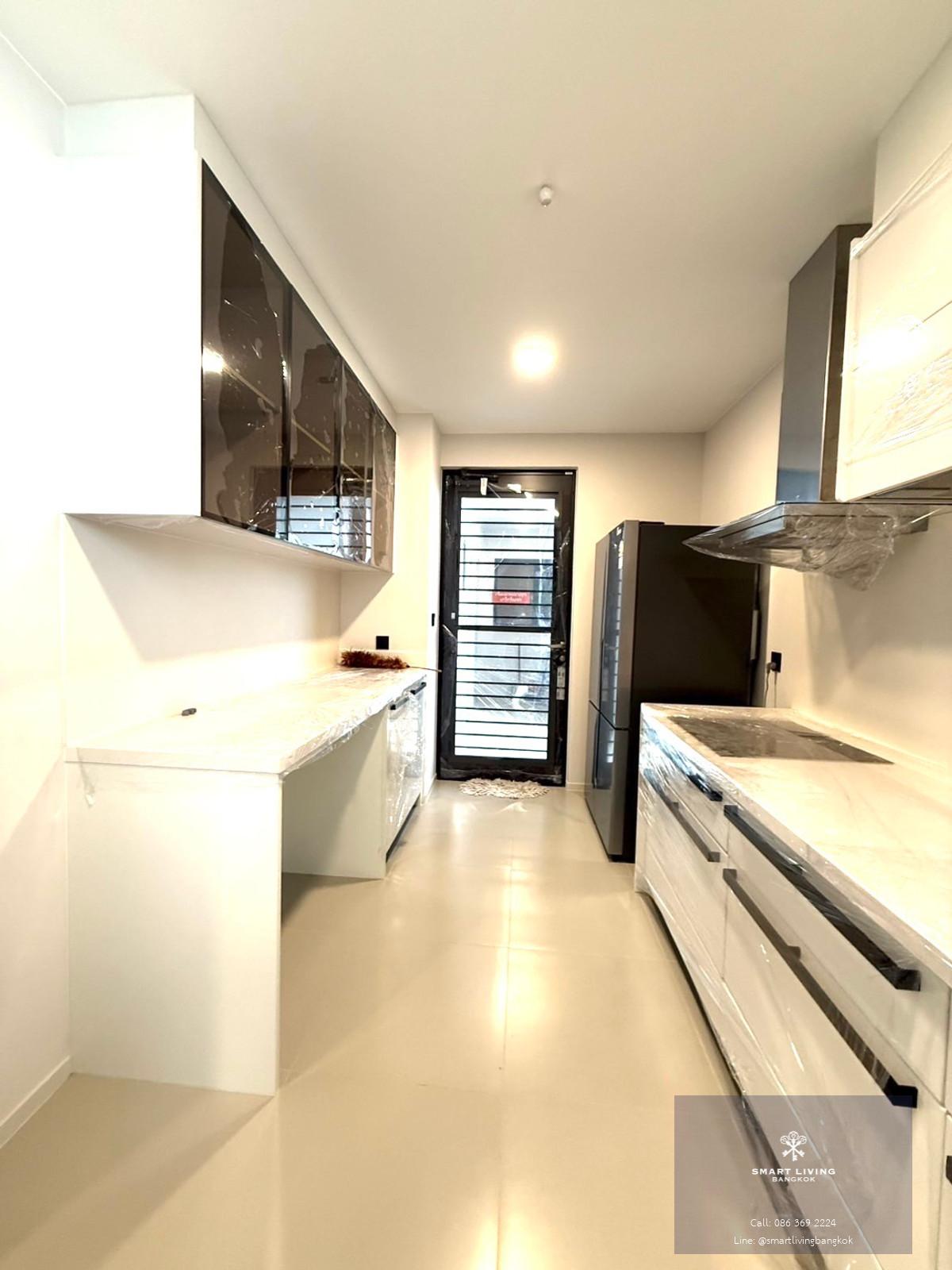 ขาย บ้าน  VIVE New Krungthepkreetha มีสระส่วนตัว ลิฟต์ส่วนตัว จอดรถได้ 4 คัน+