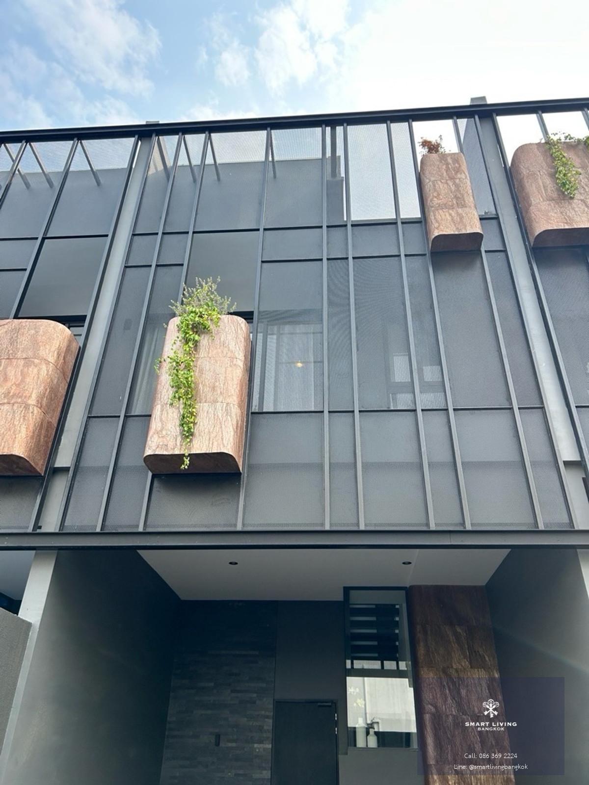 ทาวน์โฮมหรู 3 ชั้น แอล คิว สตรีวิทยา 2 ย่านเลียบด่วนรามอินทรา ใกล้เซ็นทรัลอีสต์วิลล์ เดินทางเข้าเมืองง่าย