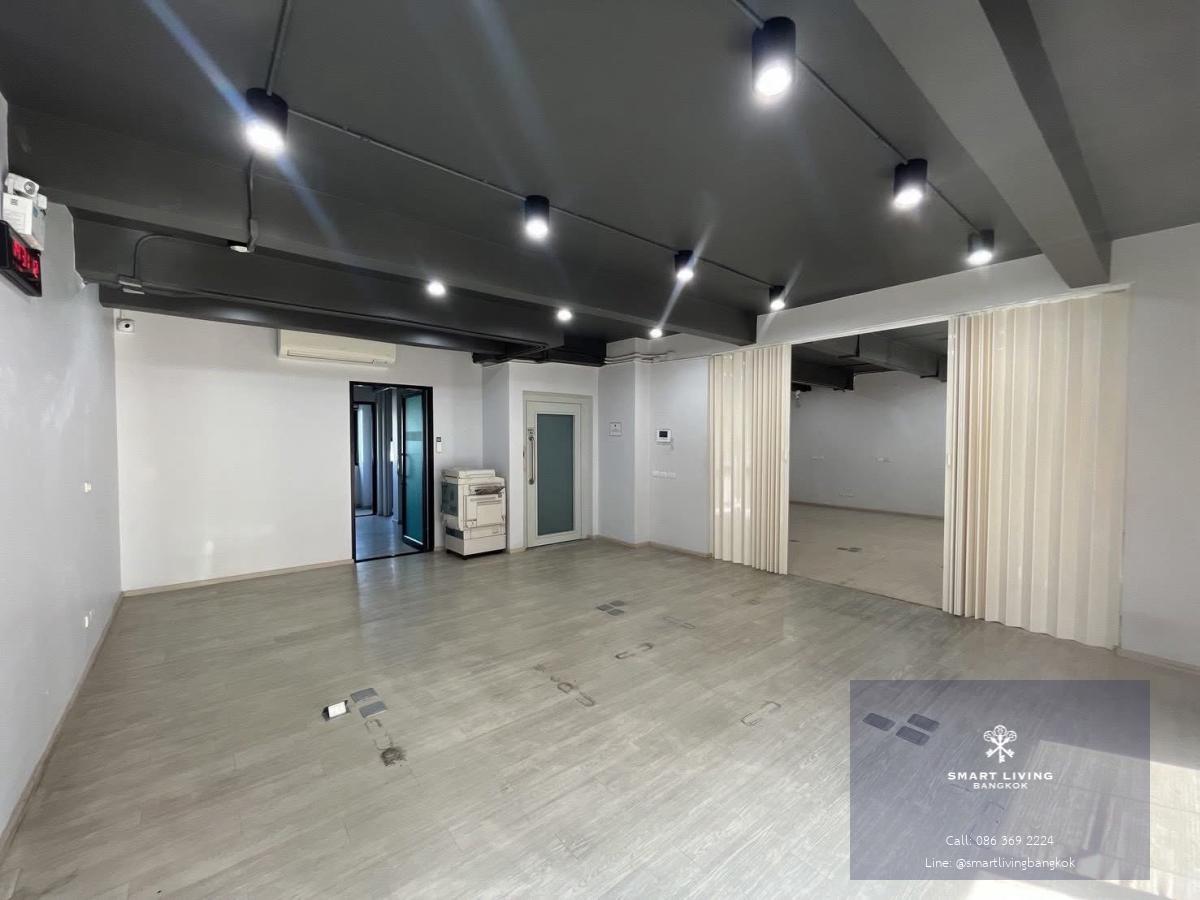 ขายหรือให้เช่า โฮมออฟฟิศ The Pride Sukhumvit 77 อ่อนนุช 30 5 ชั้น 2 ยูนิตเชื่อมกัน พื้นที่ 760 ตร.ม มีลิฟต์ส่วนตัว รองรับการใช้งานหลากหลายธุรกิจ พร้อมใช้งานทันที