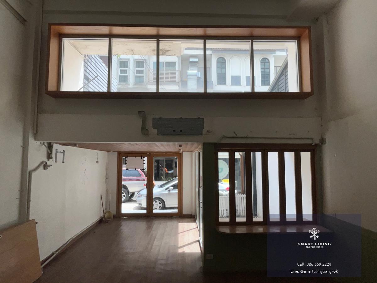 ให้เช่าอาคารพาณิชย์ 4.5 ชั้น สุขุมวิท 31 (250 ตร.ม.) ทำเลทอง ห่าง BTS พร้อมพงษ์ เพียง 160 ม. เหมาะทำคาเฟ่ คลินิก ซาลอน