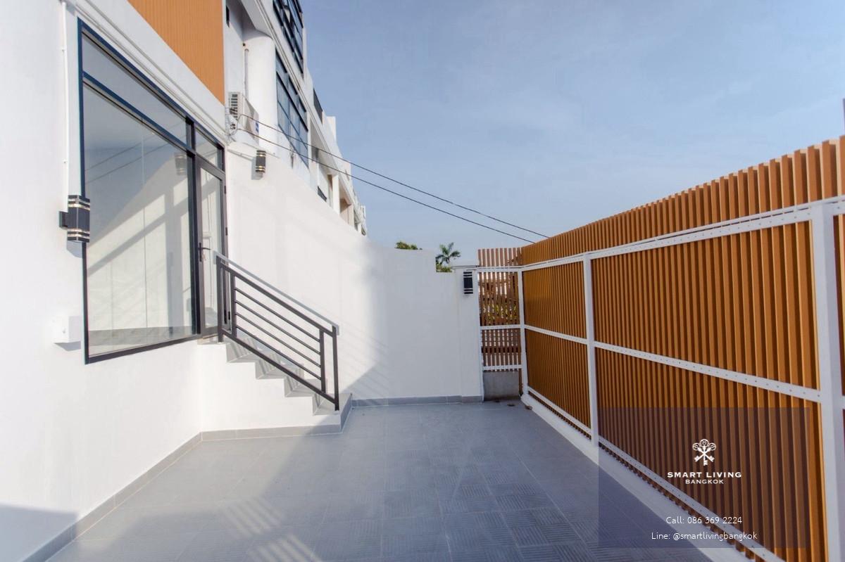 ขายทาวน์เฮาส์ ห้วยขวาง ประชาอุทิศ หลังใหญ่ 6 ห้องนอน 7 ห้องน้ำ จอดรถ 5-6 คัน ใกล้ MRT ห้วยขวาง เหมาะอยู่อาศัยหรือทำ Home Office