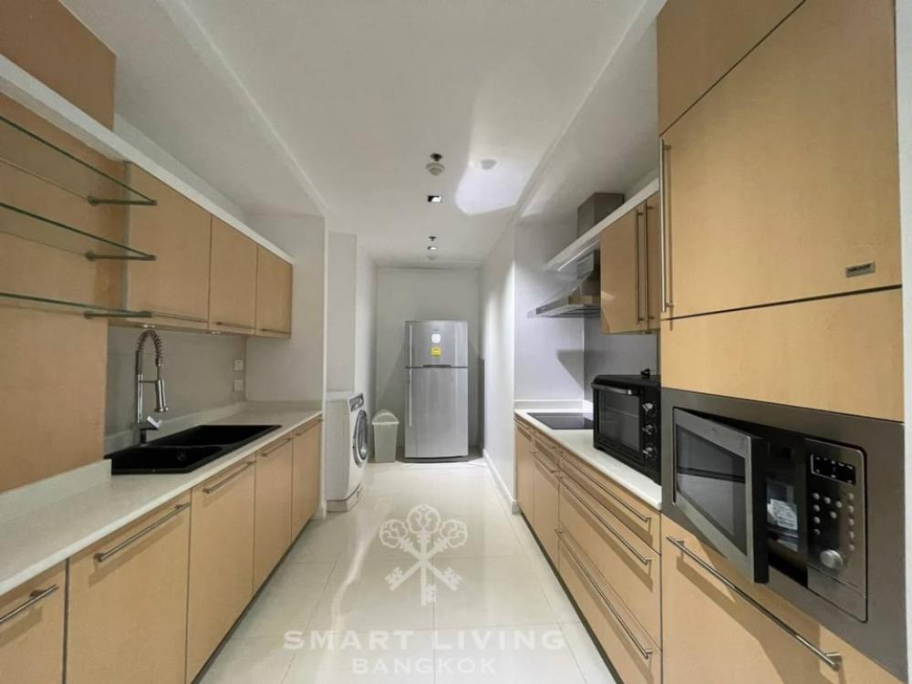 For rent :one of Luxury condominium in the nice area of Bangkok  Athenee residence