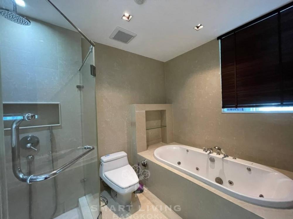 For rent :one of Luxury condominium in the nice area of Bangkok  Athenee residence