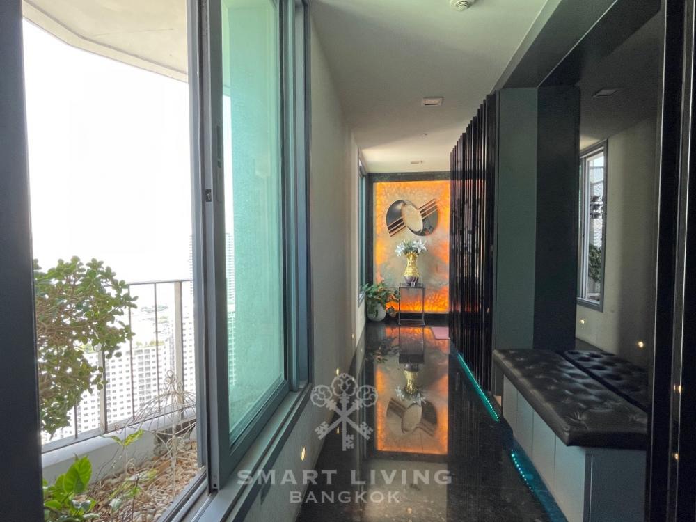 This Price is CHEAP!! Super modern design, Luxury furnitures on a high floor and #PetFriendly @49,000,000 Baht