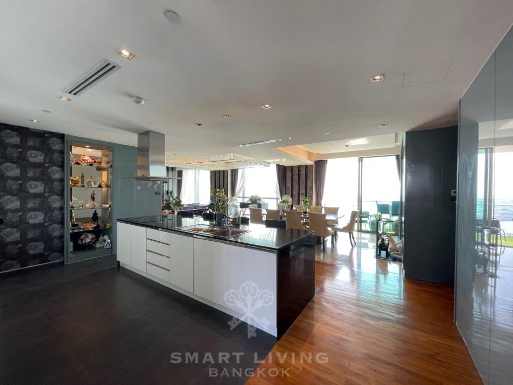 This Price is CHEAP!! Super modern design, Luxury furnitures on a high floor and #PetFriendly @49,000,000 Baht