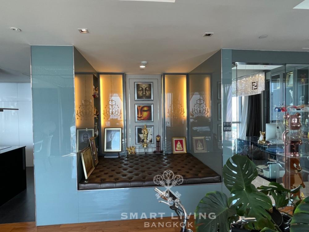 This Price is CHEAP!! Super modern design, Luxury furnitures on a high floor and #PetFriendly @49,000,000 Baht