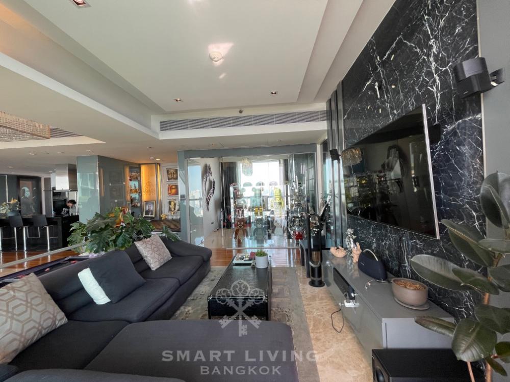 This Price is CHEAP!! Super modern design, Luxury furnitures on a high floor and #PetFriendly @49,000,000 Baht