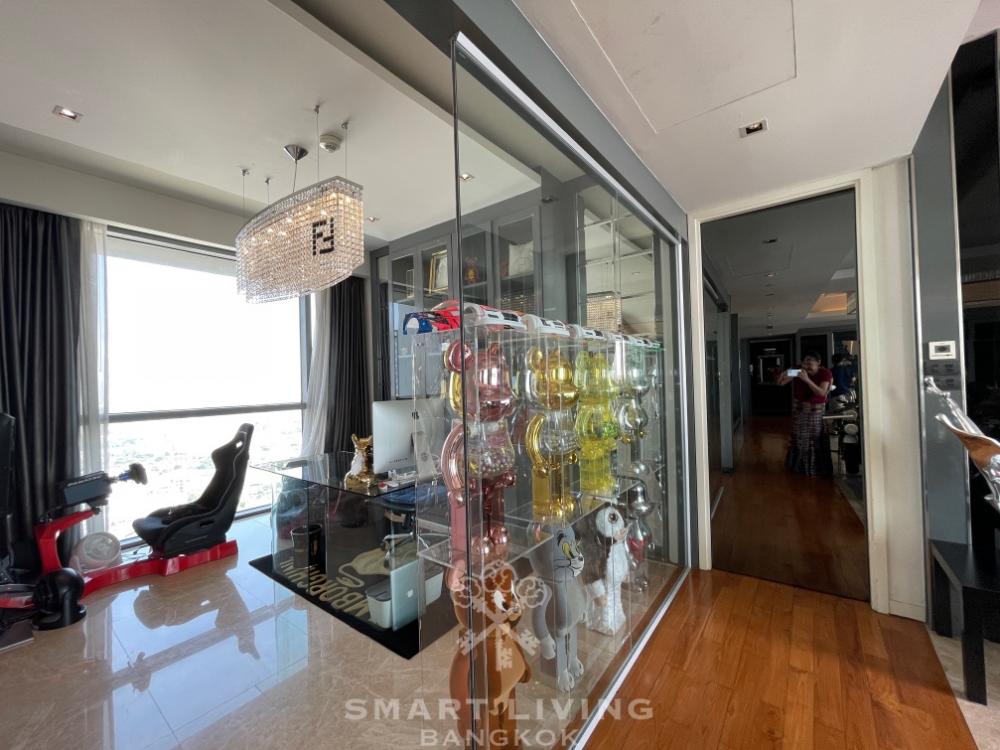 This Price is CHEAP!! Super modern design, Luxury furnitures on a high floor and #PetFriendly @49,000,000 Baht