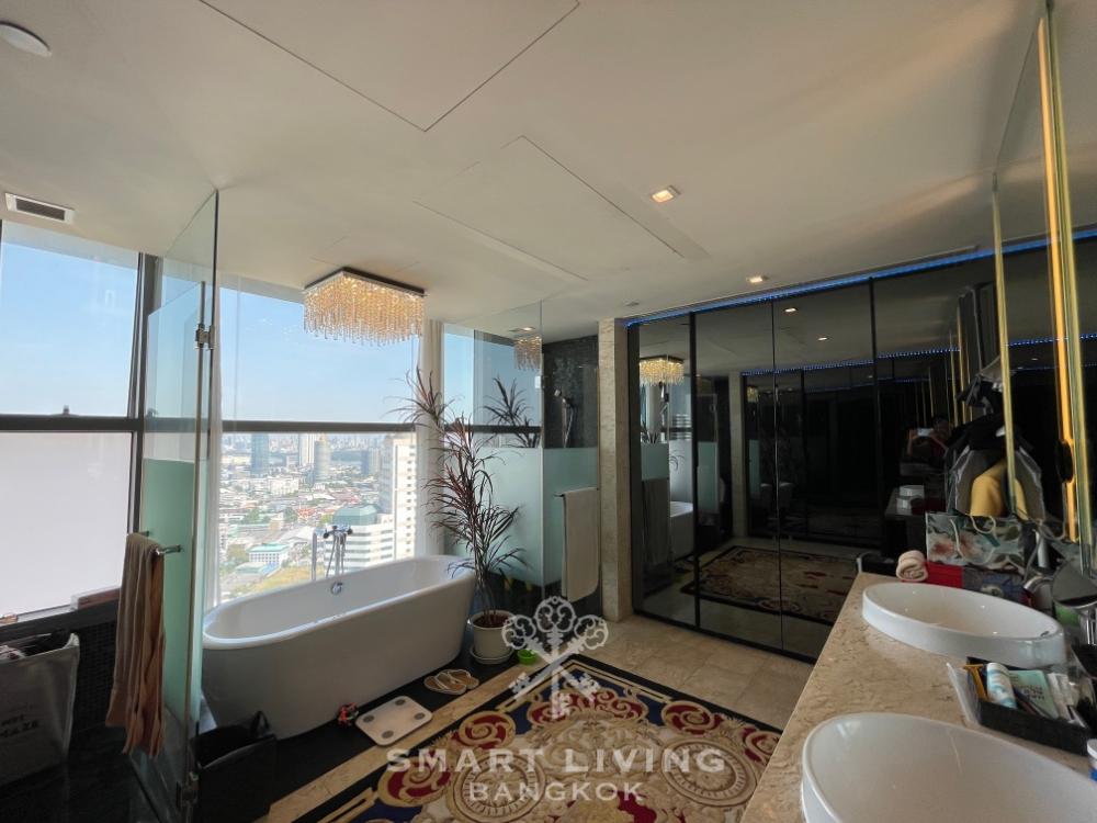 This Price is CHEAP!! Super modern design, Luxury furnitures on a high floor and #PetFriendly @49,000,000 Baht