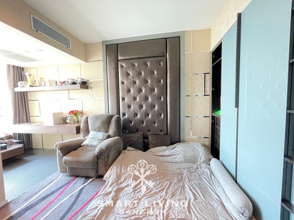 This Price is CHEAP!! Super modern design, Luxury furnitures on a high floor and #PetFriendly @49,000,000 Baht