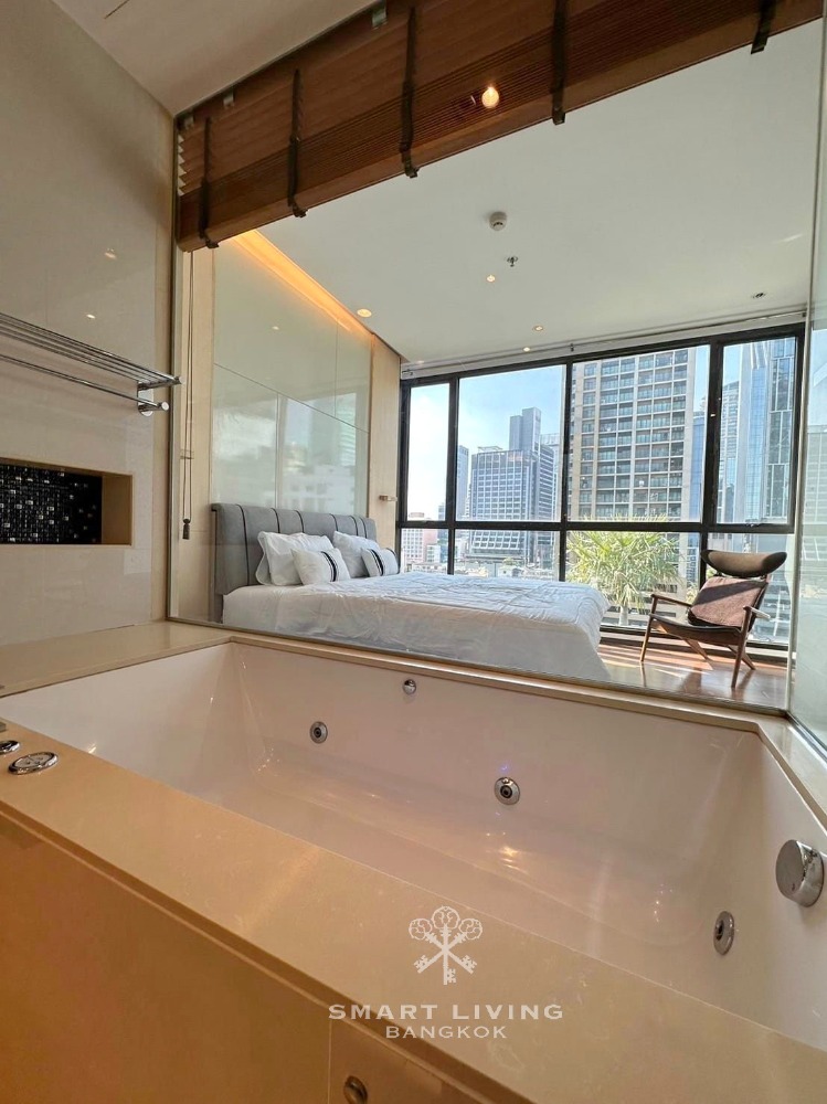 The Address Skv 28, ONLY 55,000 Baht, 5 mins walk to Thonglor or Promphong station. Near Emporium and Emquartier