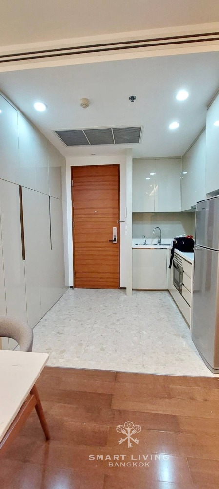 The Address Skv 28, ONLY 55,000 Baht, 5 mins walk to Thonglor or Promphong station. Near Emporium and Emquartier
