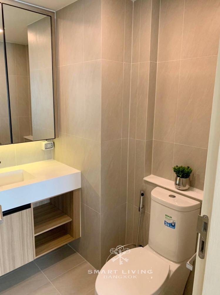 Na Vara Residence brand new 1 bed with lovely city view, close to  to Mercury ​Ville and Central Embassy.