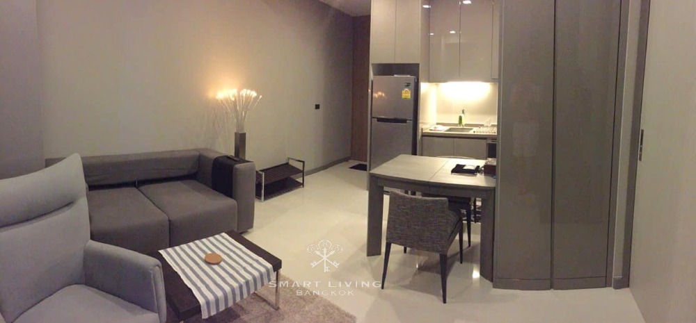 M Silom 1 bed, beautiful unit with clear city view and close to Silom Plaza and AIA Tower.