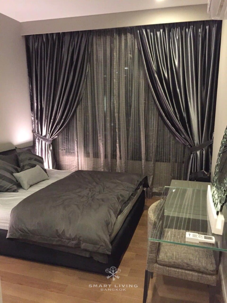 M Silom 1 bed, beautiful unit with clear city view and close to Silom Plaza and AIA Tower.