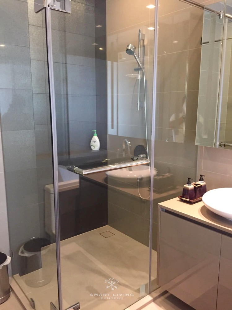 M Silom 1 bed, beautiful unit with clear city view and close to Silom Plaza and AIA Tower.