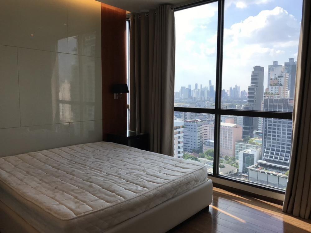 ห้องหัวมุม 2 ห้องนอน ใกล้ห้างสรรพสินค้า