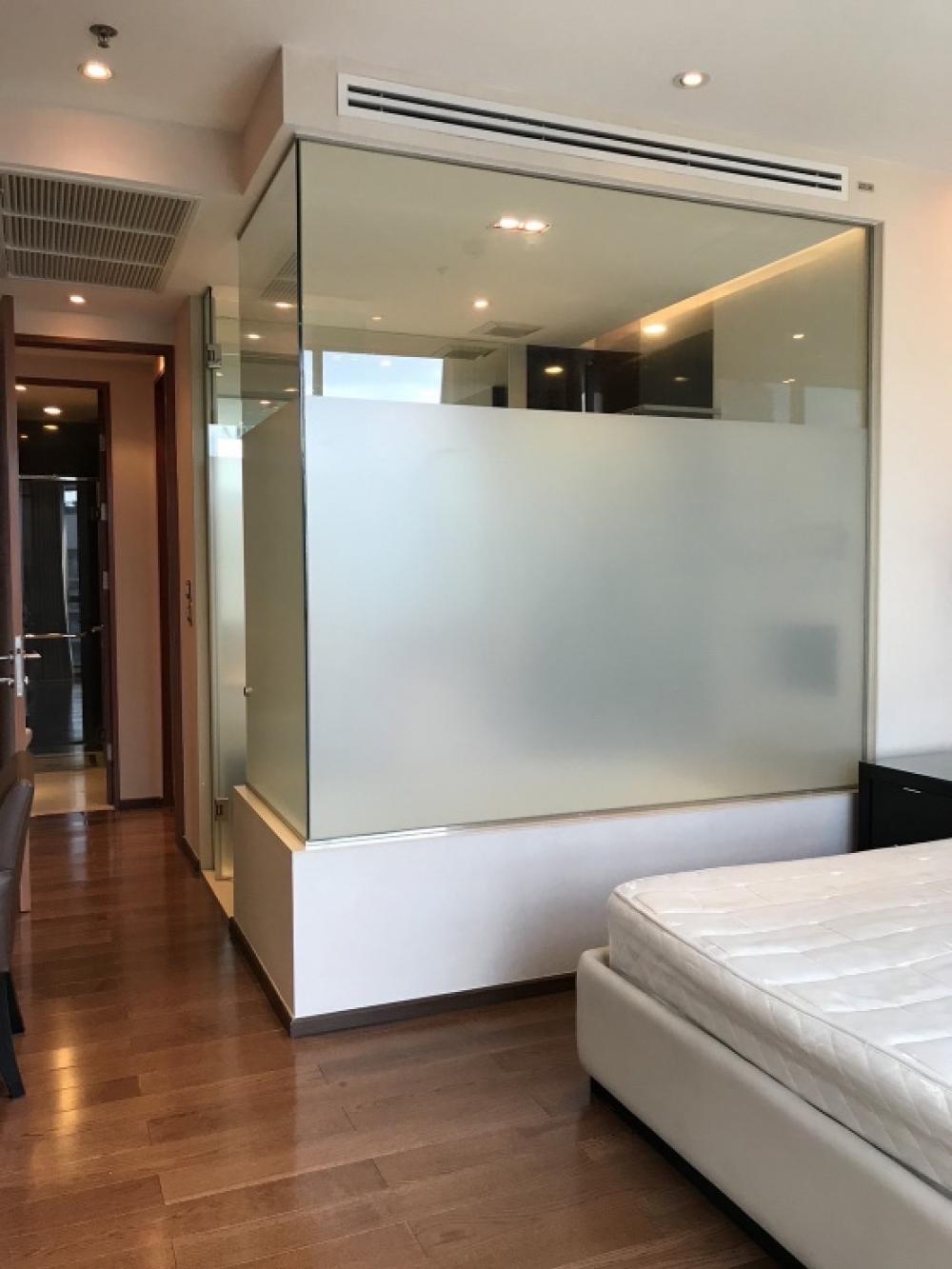 ห้องหัวมุม 2 ห้องนอน ใกล้ห้างสรรพสินค้า