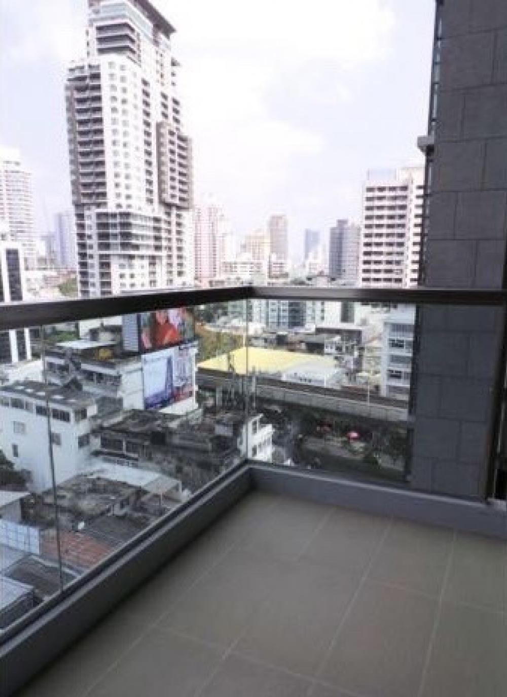 ห้องหัวมุม 2 ห้องนอน ใกล้ห้างสรรพสินค้า