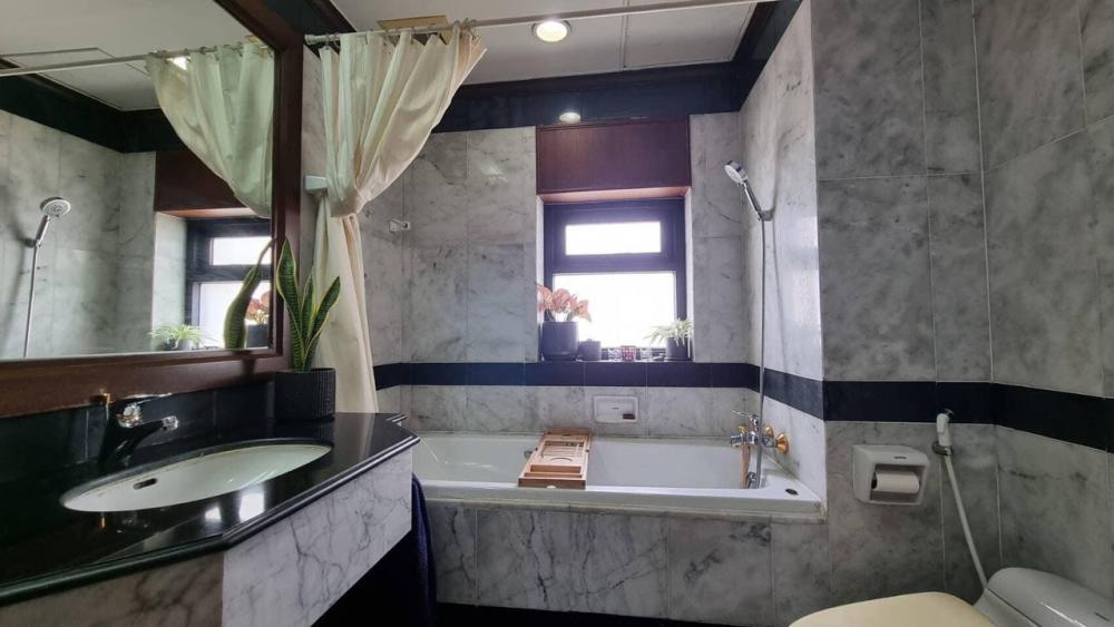 Knightsbridge prime sathorn for sale,in CBD area