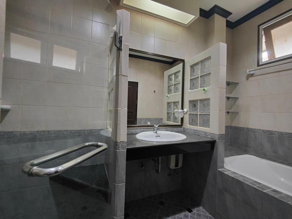 House for rent at Ekamai:250m,4/4,85k