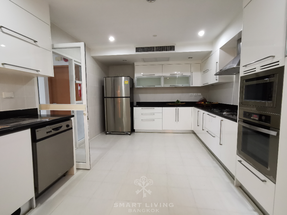 Pet friendly 3 bed , close to BTS Phrom Phong, only @115K