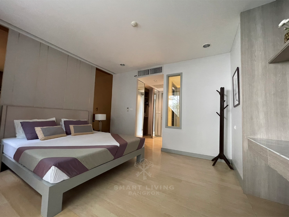 Spacious 3 bed, close to Lumpini park, best offer @100K!